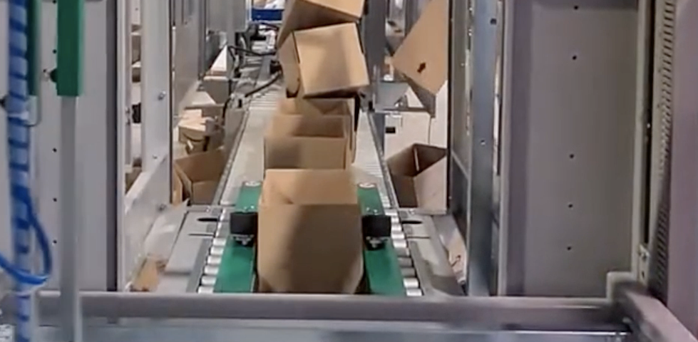 水胶带纸箱成型封口机-湿水牛皮纸开箱机-泉州开箱机